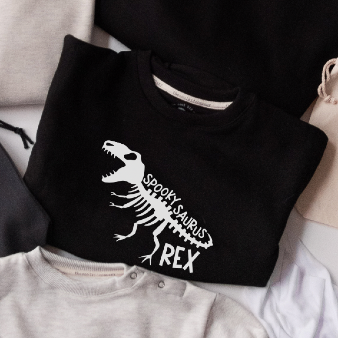 Polera Dino Spookysaurus Rex
