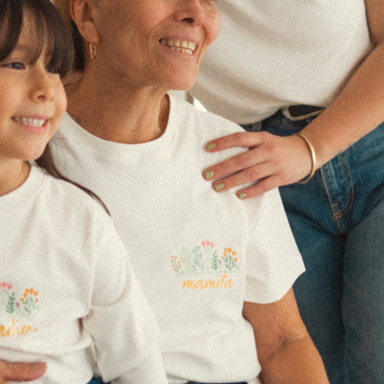 Polo de Adulto Abuela flowers (nombre personalizado)