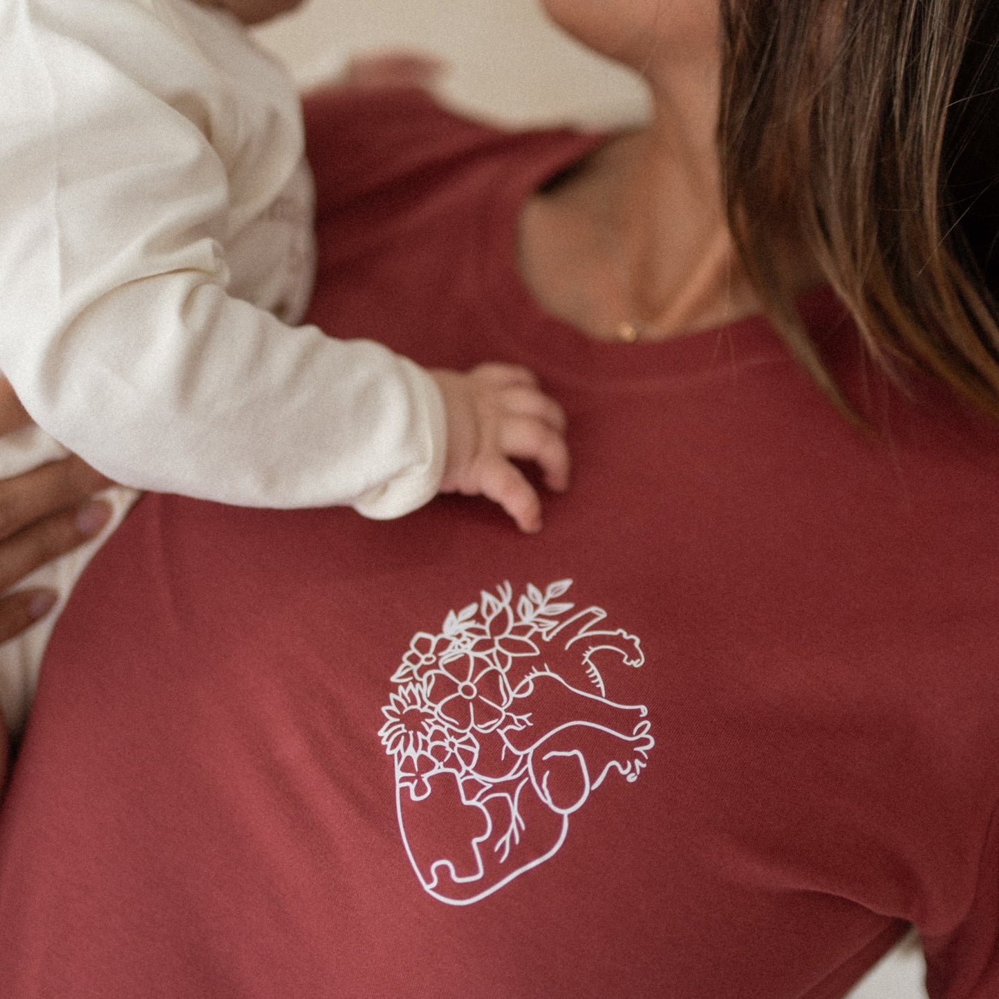 Polera de Adulto Mama's Heart con piezas