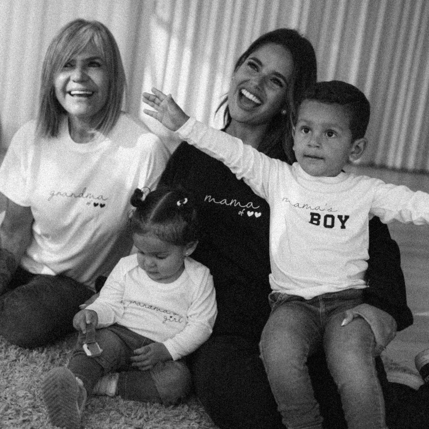 Polo de Adulto GRANDMA OF 🖤 (corazones # de nietos) personalizado con nombres