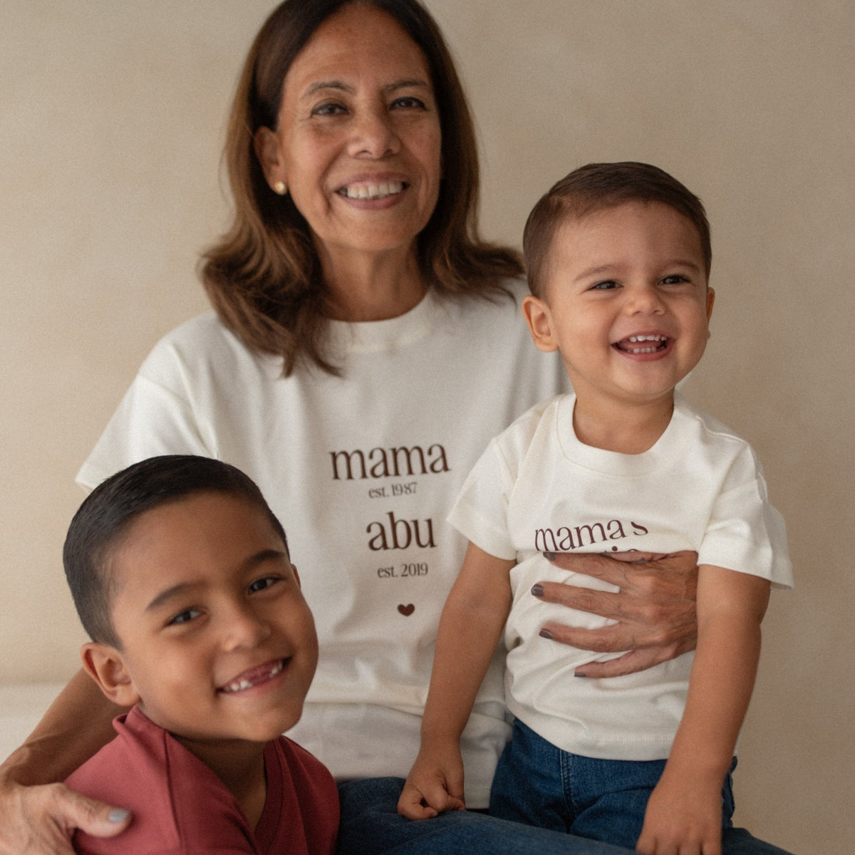 Polo Adulto Mamá est. + Abuela est. (2 nombres y años personalizados)