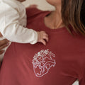 Polera Adulto Mama's Heart con piezas